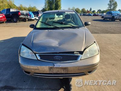 Piąte zdjęcie samochodu w środku: 2005 FORD FOCUS ZX4 VIN:1FAFP34N05W258218 - miniatura