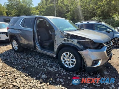 Czwarte zdjęcie samochodu z boku: 2021 CHEVROLET TRAVERSE LT VIN:1GNEVGKW2MJ110685 - miniatura