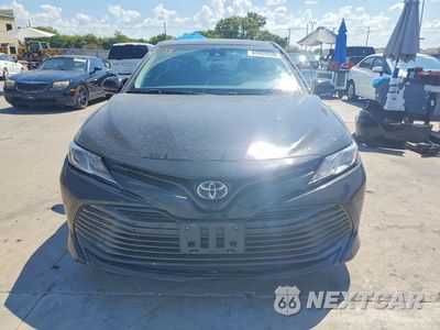 Piąte zdjęcie samochodu w środku: 2020 TOYOTA CAMRY LE VIN:4T1C31AK0LU535977 - miniatura