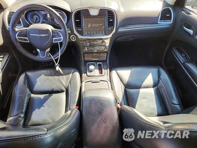 Zdjęcie 8 z 12 samochodu: 2017 CHRYSLER 300 LIMITED VIN:2C3CCARG1HH653829 - miniatura