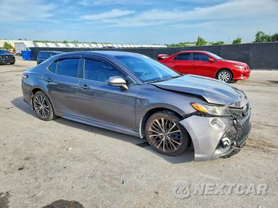 Czwarte zdjęcie samochodu z boku: 2018 TOYOTA CAMRY SE VIN:4T1B11HK5JU664169 - miniatura