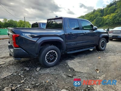 Trzecie zdjęcie samochodu z tyłu: 2025 TOYOTA TACOMA TRD OFF-ROAD VIN:3TMLB5JN6SM107407 - miniatura
