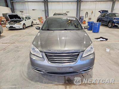 Piąte zdjęcie samochodu w środku: 2013 CHRYSLER 200 LX VIN:1C3CCBAB0DN568925 - miniatura