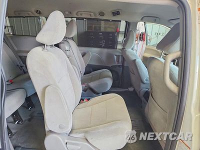 Zdjęcie 11 z 13 samochodu: 2018 TOYOTA SIENNA LE VIN:5TDKZ3DC7JS919576 - miniatura