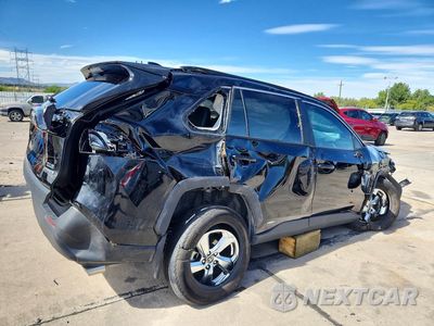 Trzecie zdjęcie samochodu z tyłu: 2021 TOYOTA RAV4 HYBRID XLE PREMIUM VIN:4T3B6RFV0MU048131 - miniatura