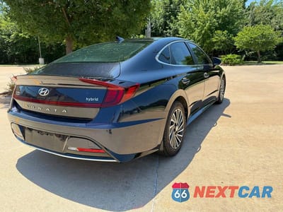 Czwarte zdjęcie samochodu z boku: 2021 HYUNDAI SONATA HYBRID VIN:KMHL54JJXMA024170 - miniatura