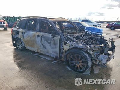 Czwarte zdjęcie samochodu z boku: 2016 VOLVO XC90 T6 VIN:YV4A22PK5G1093911 - miniatura