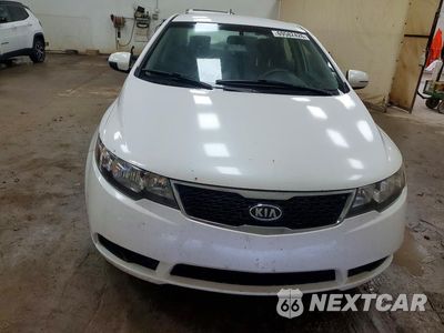 Piąte zdjęcie samochodu w środku: 2013 KIA FORTE EX VIN:KNAFU4A2XD5646769 - miniatura
