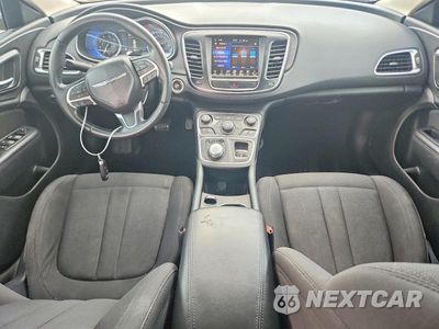 Zdjęcie 8 z 12 samochodu: 2016 CHRYSLER 200 LIMITED VIN:1C3CCCABXGN143643 - miniatura