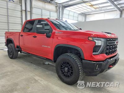 Czwarte zdjęcie samochodu z boku: 2024 CHEVROLET SILVERADO K2500 ZR2 VIN:1GC4YYEY4RF255834 - miniatura