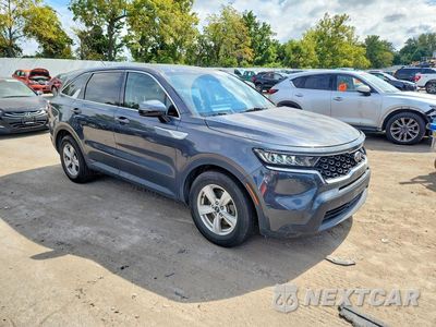 Czwarte zdjęcie samochodu z boku: 2021 KIA SORENTO LX VIN:5XYRG4LC3MG024955 - miniatura