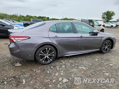 Trzecie zdjęcie samochodu z tyłu: 2018 TOYOTA CAMRY SE VIN:4T1B11HK7JU599776 - miniatura