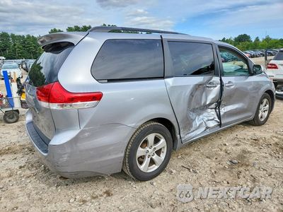 Trzecie zdjęcie samochodu z tyłu: 2013 TOYOTA SIENNA LE VIN:5TDKK3DC2DS332226 - miniatura