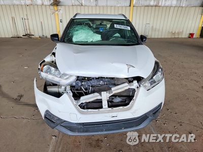 Piąte zdjęcie samochodu w środku: 2019 NISSAN KICKS S VIN:3N1CP5CU2KL482001 - miniatura