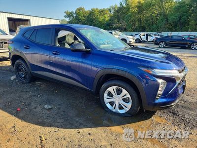 Czwarte zdjęcie samochodu z boku: 2024 CHEVROLET TRAX LS VIN:KL77LFE28RC029595 - miniatura