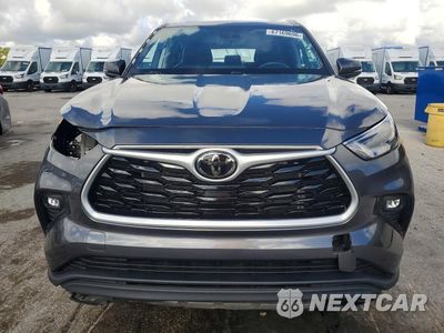 Piąte zdjęcie samochodu w środku: 2023 TOYOTA HIGHLANDER XLE VIN:5TDKDRAH7PS523240 - miniatura
