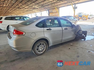 Trzecie zdjęcie samochodu z tyłu: 2011 FORD FOCUS SE VIN:1FAHP3FN4BW181368 - miniatura
