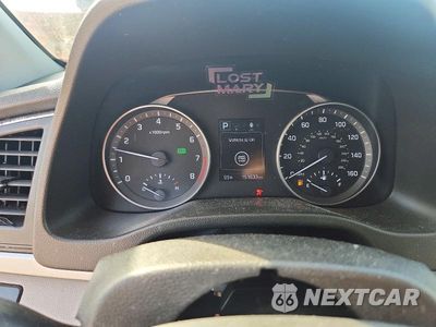 Zdjęcie 9 z 13 samochodu: 2017 HYUNDAI ELANTRA LIMITED VIN:5NPD84LF1HH049420 - miniatura