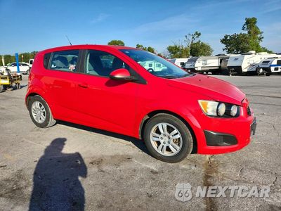 Czwarte zdjęcie samochodu z boku: 2012 CHEVROLET SONIC LS VIN:1G1JB6SH4C4112021 - miniatura