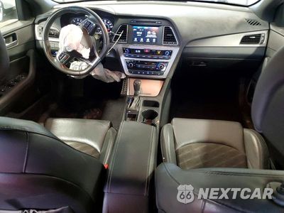 Zdjęcie 8 z 12 samochodu: 2017 HYUNDAI SONATA SPORT 2.0T VIN:5NPE34AB9HH557752 - miniatura