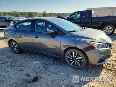 Czwarte zdjęcie samochodu z boku: 2020 NISSAN VERSA SV VIN:3N1CN8EV6LL918508 - miniatura