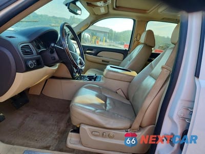 Zdjęcie 7 z 13 samochodu: 2009 GMC YUKON DENALI VIN:1GKFK03219J123836 - miniatura