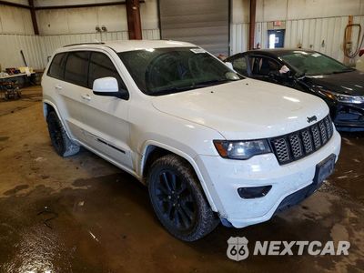 Czwarte zdjęcie samochodu z boku: 2017 JEEP GRAND CHEROKEE LAREDO VIN:1C4RJFAG4HC819087 - miniatura