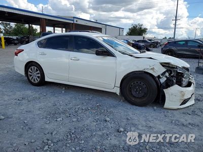 Czwarte zdjęcie samochodu z boku: 2018 NISSAN ALTIMA 2.5 S VIN:1N4AL3APXJC223807 - miniatura