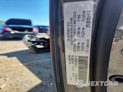 Zdjęcie 13 z 13 samochodu: 2017 DODGE CHALLENGER SRT HELLCAT VIN:2C3CDZC97HH658121 - miniatura