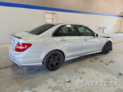 Trzecie zdjęcie samochodu z tyłu: 2013 MERCEDES-BENZ C 350 VIN:WDDGF5HB9DA864244 - miniatura