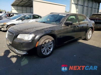 2017 CHRYSLER 300 LIMITED 2C3CCAAGXHH599653 - główne zdjęcie licytacji z USA - miniatura