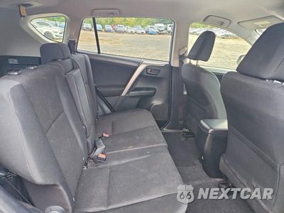 Zdjęcie 10 z 12 samochodu: 2017 TOYOTA RAV4 LE VIN:JTMBFREV9HJ701691 - miniatura