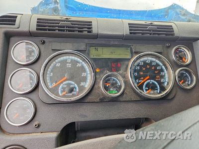 Zdjęcie 9 z 14 samochodu: 2017 FREIGHTLINER CASCADIA 125 SEMI TRUCK VIN:3AKJGLDR3HSHW5269 - miniatura