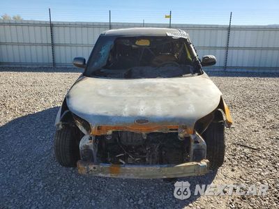 Piąte zdjęcie samochodu w środku: 2016 KIA SOUL BASE VIN:KNDJN2A29G7244958 - miniatura