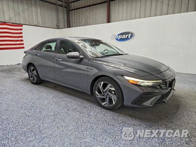 Czwarte zdjęcie samochodu z boku: 2025 HYUNDAI ELANTRA SEL VIN:KMHLS4DGXSU000424 - miniatura