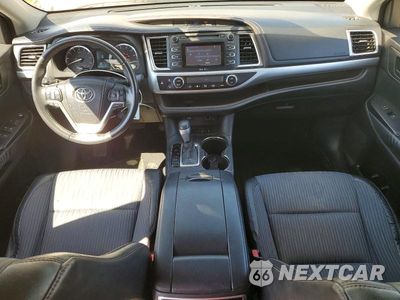 Zdjęcie 8 z 13 samochodu: 2014 TOYOTA HIGHLANDER LE PLUS VIN:5TDBKRFH6ES030936 - miniatura