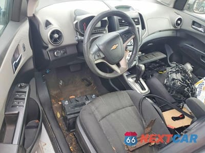 Zdjęcie 8 z 12 samochodu: 2015 CHEVROLET SONIC LT VIN:1G1JC5SB6F4206098 - miniatura