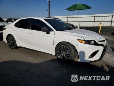 Czwarte zdjęcie samochodu z boku: 2018 TOYOTA CAMRY SE VIN:4T1B11HK6JU102992 - miniatura
