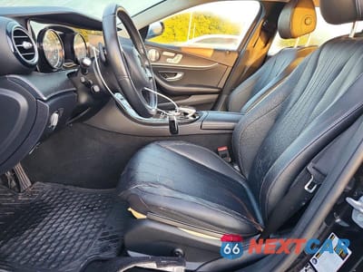 Zdjęcie 7 z 12 samochodu: 2017 MERCEDES-BENZ E 300 4MATIC VIN:WDDZF4KB6HA167972 - miniatura
