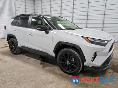 Czwarte zdjęcie samochodu z boku: 2025 TOYOTA RAV4 XSE VIN:JTME6RFV4SD576701 - miniatura