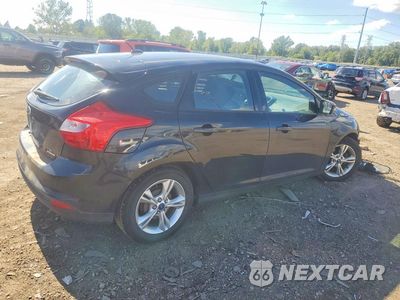 Trzecie zdjęcie samochodu z tyłu: 2014 FORD FOCUS SE VIN:1FADP3K22EL380497 - miniatura