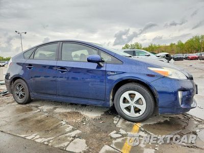 Czwarte zdjęcie samochodu z boku: 2015 TOYOTA PRIUS TWO VIN:JTDKN3DU8F0437987 - miniatura