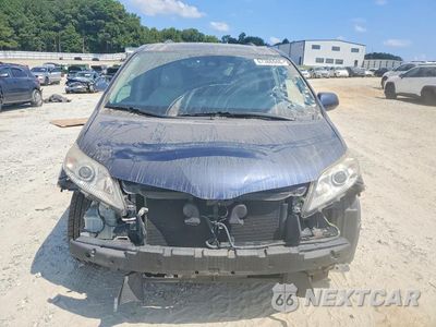 Piąte zdjęcie samochodu w środku: 2018 TOYOTA SIENNA XLE 8-PASSENGER VIN:5TDYZ3DC9JS907505 - miniatura