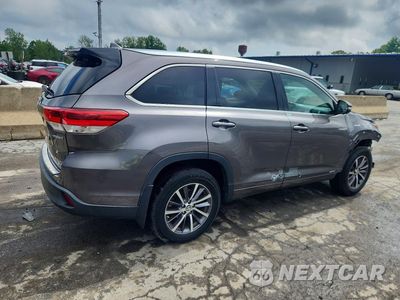 Trzecie zdjęcie samochodu z tyłu: 2017 TOYOTA HIGHLANDER HYBRID XLE VIN:5TDJGRFH5HS026619 - miniatura