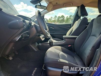 Zdjęcie 7 z 13 samochodu: 2017 TOYOTA PRIUS TWO VIN:JTDKBRFU8H3540191 - miniatura