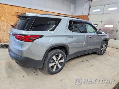 Trzecie zdjęcie samochodu z tyłu: 2023 CHEVROLET TRAVERSE LT VIN:1GNEVHKW0PJ286211 - miniatura