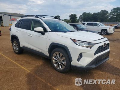 Czwarte zdjęcie samochodu z boku: 2019 TOYOTA RAV4 XLE PREMIUM VIN:JTMA1RFV9KD016492 - miniatura