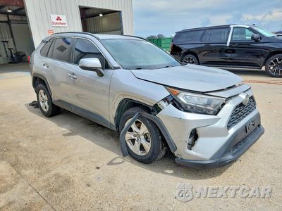 Czwarte zdjęcie samochodu z boku: 2019 TOYOTA RAV4 XLE VIN:2T3W1RFV2KW015595 - miniatura