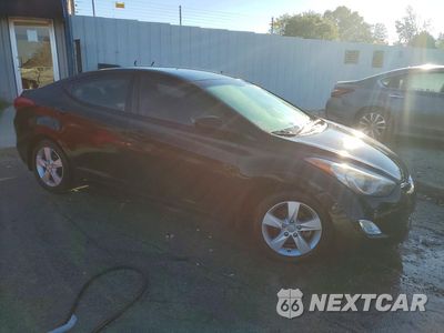 Czwarte zdjęcie samochodu z boku: 2013 HYUNDAI ELANTRA GLS VIN:5NPDH4AE4DH396132 - miniatura
