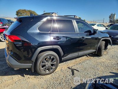 Trzecie zdjęcie samochodu z tyłu: 2024 TOYOTA RAV4 XLE PREMIUM VIN:JTMB6RFV8RD122285 - miniatura